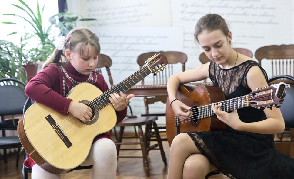Уроки гитары для детей в Алматы