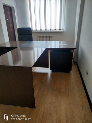 Продам офисную мебель - кабинет руководителя.