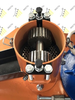 Бытовой гранулятор кормов GRK-100 (1,5-2,2 кВт)