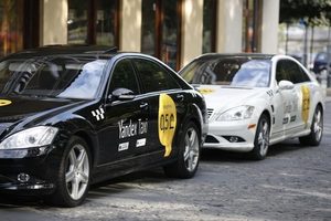 Водитель такси на личном авто/авто компании.