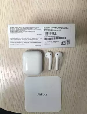 Наушники AirPods 