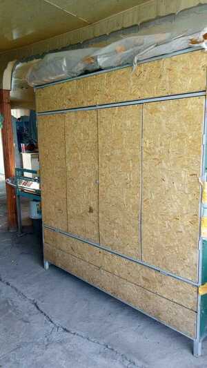 Продам стеллажи, шкафы, торговые витрины.