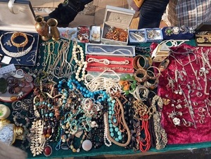 Распродажа украшений, бижутерии, серьги, браслеты, кулоны, наборы