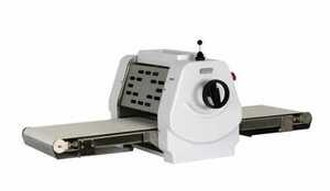 Тестораскатка  SXL-350 Длина:830 Ширина:1370 Высота: 550 Вес без упаковки: 75 Максимальное время непрерывной  работы Мощ