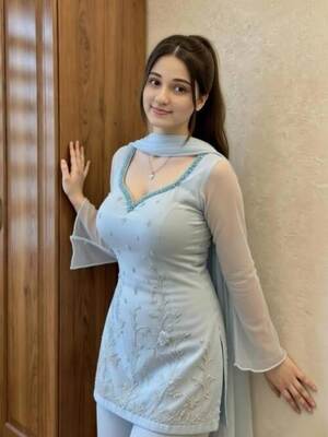 Call Girls Service in Gole Market) Delhi 9958626694