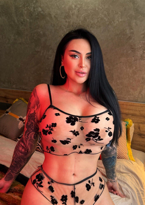 Call Girls In Delhi Hauz Khas 8447389422 Female Escorts✔️