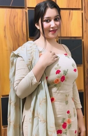 Call Girls Near Fraser Suites Delhi ↗️9958↓62↓6694↖️