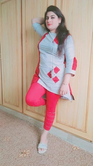 Call Girls Near The Park Delhi ↗️9958↓62↓6694↖️