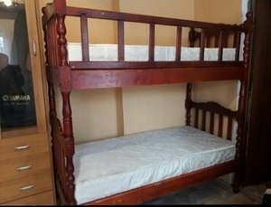 Кровать двухъярусная из натурального дерева 