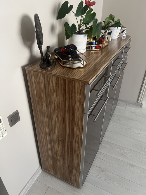 Универсальный шкаф доя гостиной или кухни.