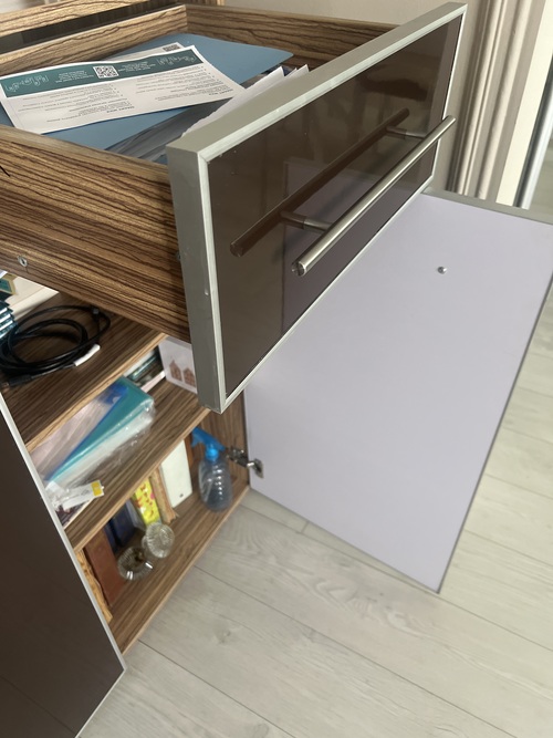 Универсальный шкаф доя гостиной или кухни.