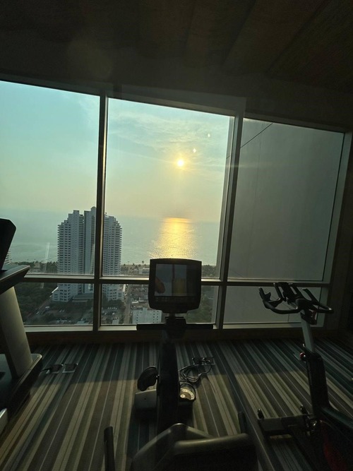 Евгения и Дмитрий — русскоязычные специалисты по недвижимости в Паттайе