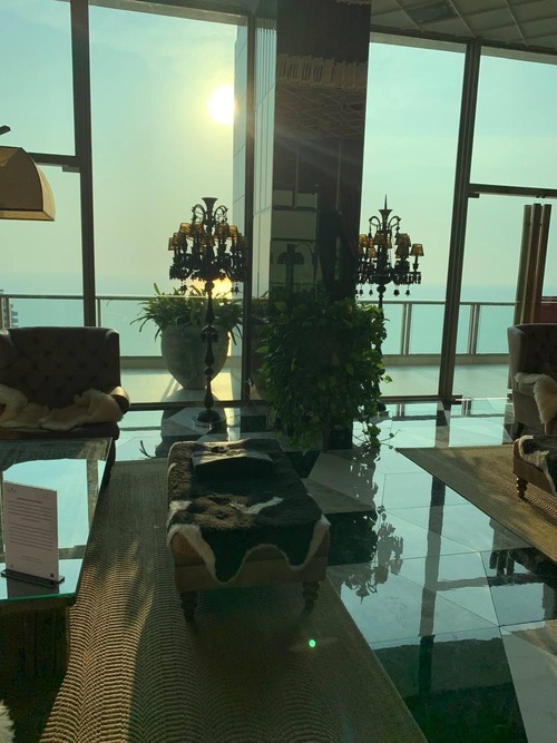 Евгения и Дмитрий — русскоязычные специалисты по недвижимости в Паттайе