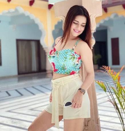 Call Girls In (Dwarka Sector 22) →70421\[04524" Delhi꧁Escort Services