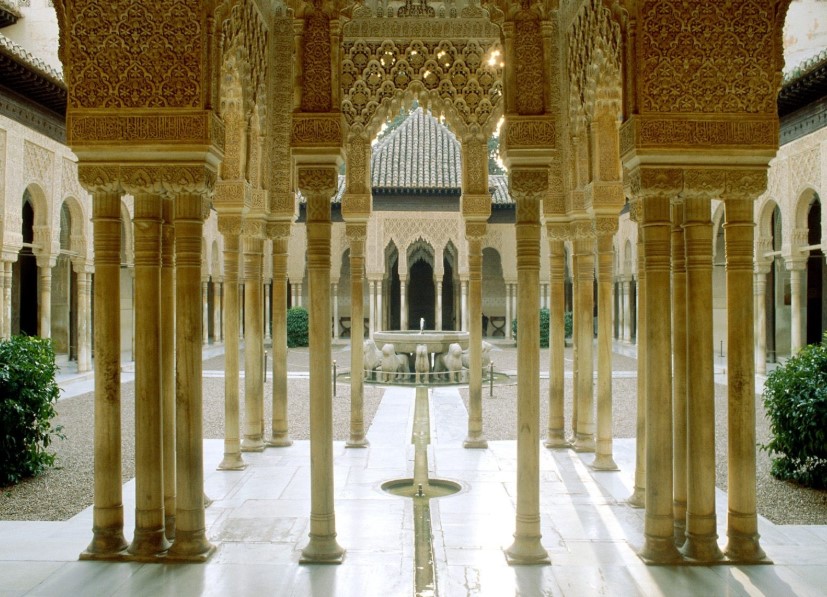 Знаменитый дворец Альгамбры памятник мавританской культуры