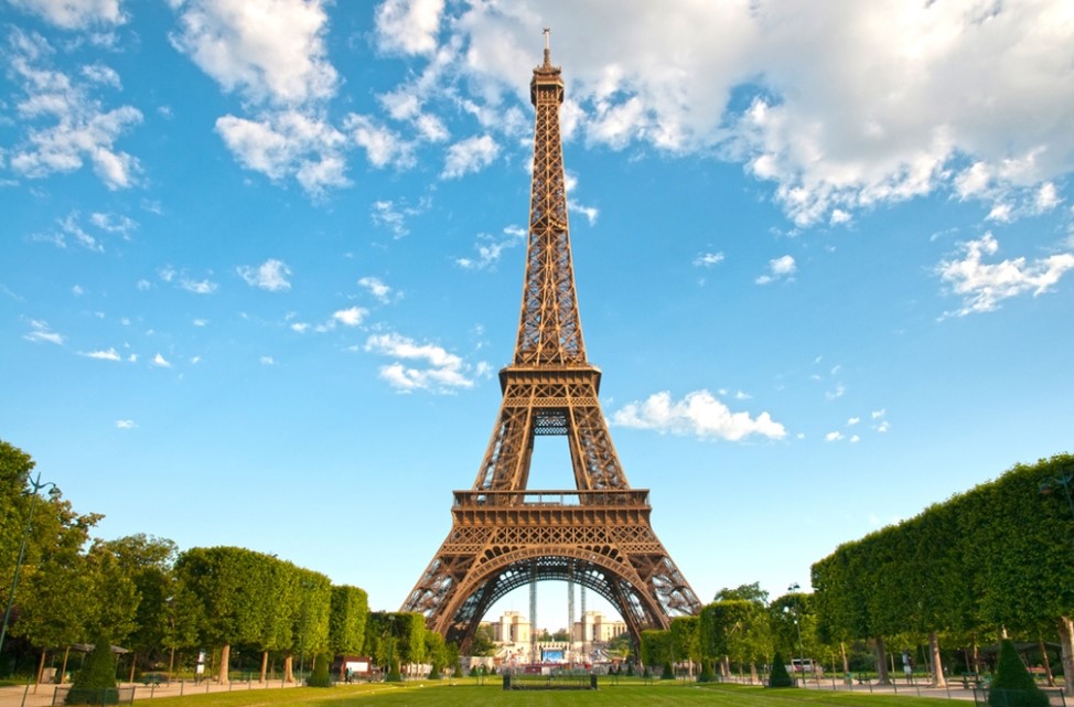 Эйфелевая башня в Париже. Изучи французский и посмотри ее в живую